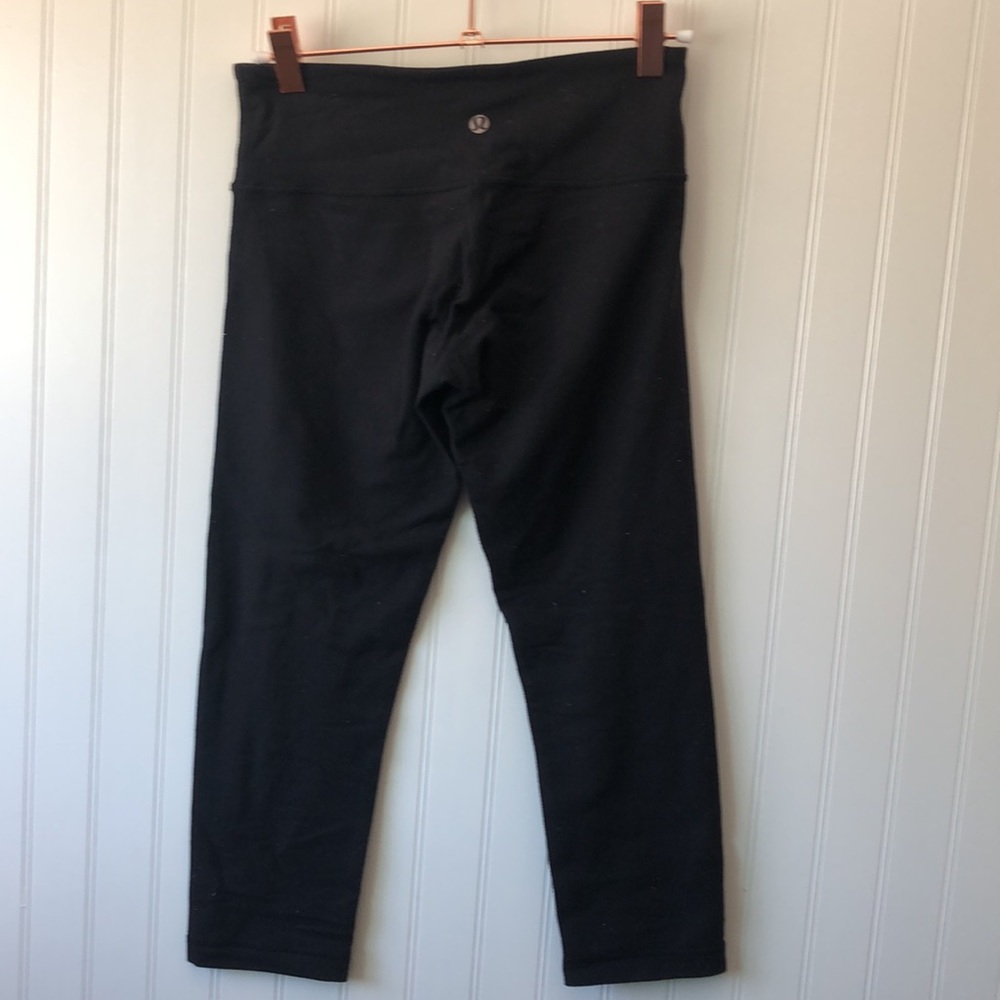 LULULEMON Black Crop Yoga Athletic Athleisure Legging Size 4 reversible - Picture 2 of 9